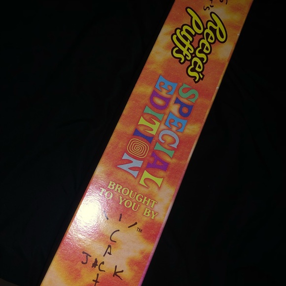 Rare Travis Scott Reese’s Puff Collab - Picture 3 of 3